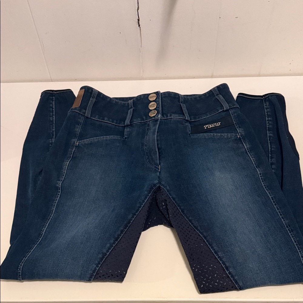 Woman’s Pikeur Full Seat Riding Breeches. Size 38. GUC